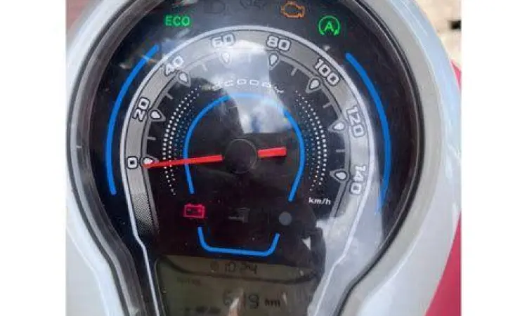 Panel instrumen dan fitur smart key Scoopy Prestige 2024