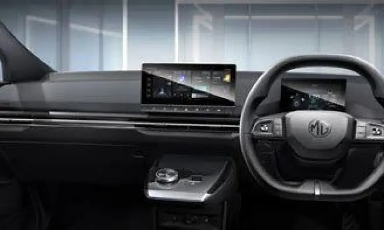 Interior mobil listrik dengan layar sentuh besar