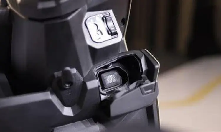 Fitur Power Charger pada Honda Beat Deluxe 2024