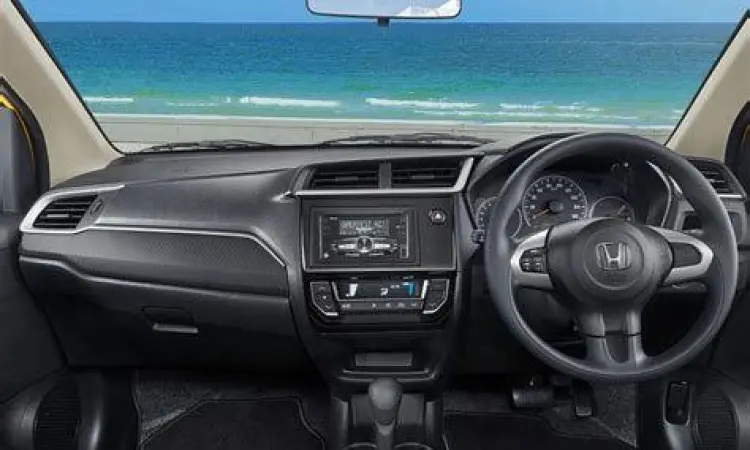 Interior dashboard mewah Honda Brio RS