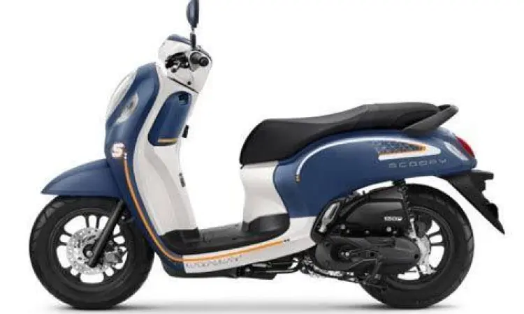 Honda Scoopy 2023 varian Fashion Blue yang sporty