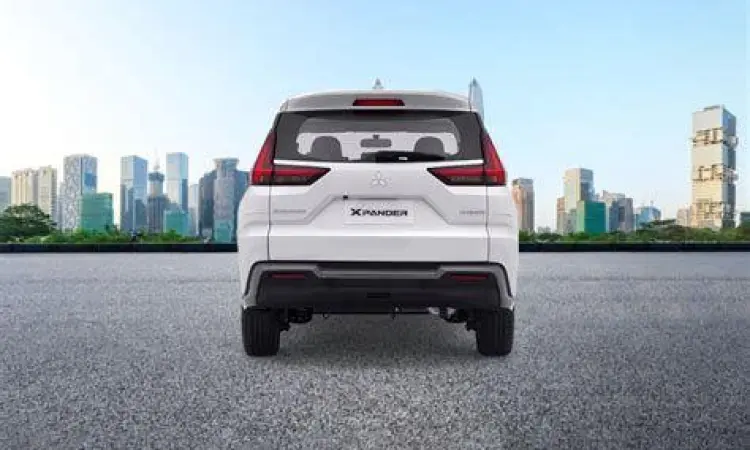 Tampilan belakang Mitsubishi Xpander Ultimate LED Lamp