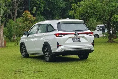 Desain Belakang Toyota Veloz Bagian belakang Toyota Veloz 2023 dengan lampu LED yang menyambung
