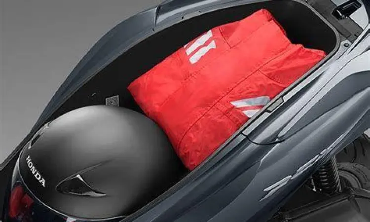Bagasi luas Honda PCX 160
