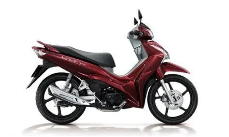 Bagasi luas Honda Wave 125 yang muat helm