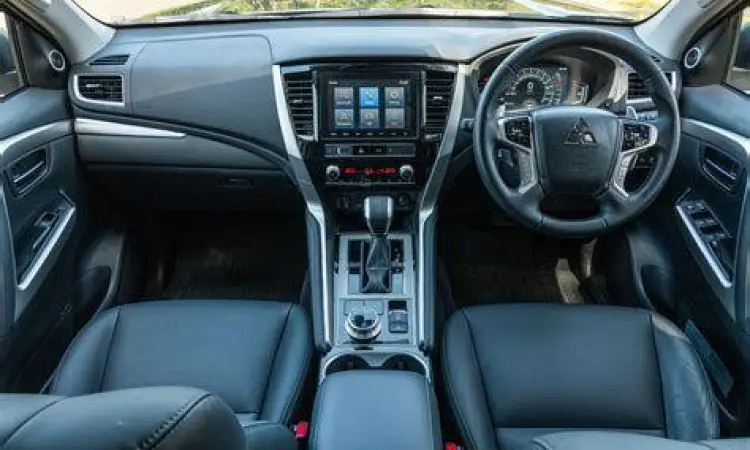 Interior mewah Mitsubishi Pajero Sport