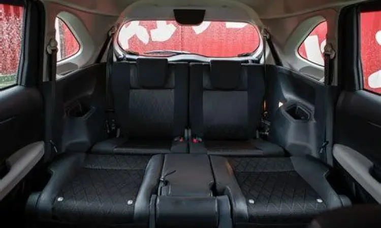 Interior Toyota Avanza 2023 dengan fitur Sofa Mode