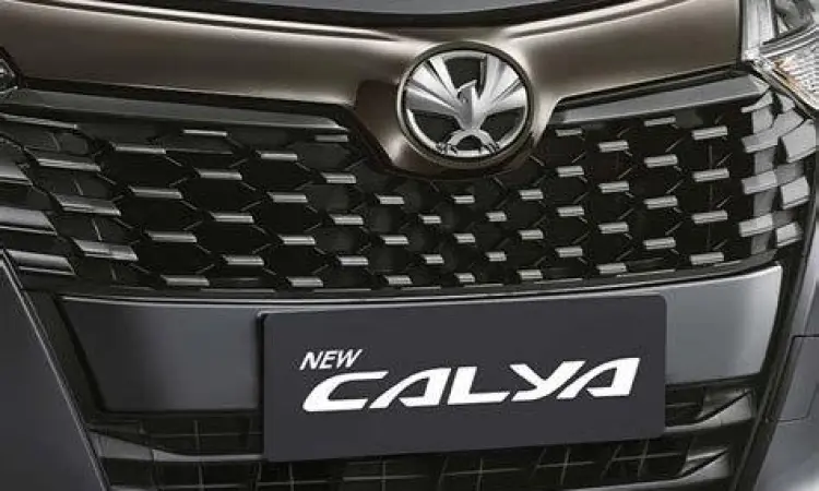 Grille depan mobil Calya terbaru dengan aksen dark chrome