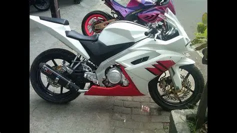 Custom Paint Vixion Yamaha Vixion dengan cat airbrush grafis modern