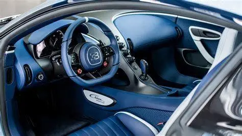 Interior Bugatti Chiron Interior mewah Bugatti Chiron dengan material kulit premium