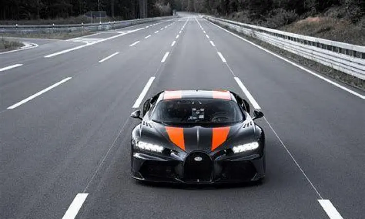 Bugatti Chiron Super Sport Bugatti Chiron Super Sport 300+ dalam balutan warna karbon hitam