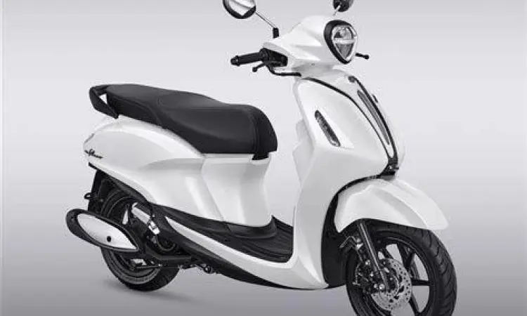 Yamaha Grand Filano dengan balutan warna putih yang elegan