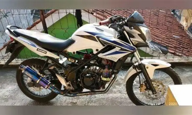 Modifikasi CB150R Old menggunakan velg jari-jari ring 17