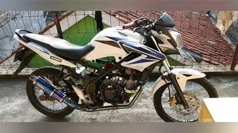 Modifikasi Velg Jari-Jari CB150R Modifikasi CB150R Old menggunakan velg jari-jari ring 17