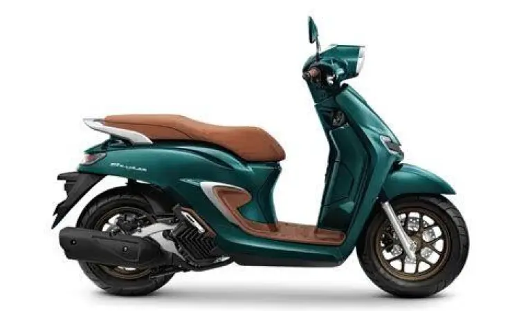 Honda Stylo 160 Retro Honda Stylo 160 berwarna hijau dengan gaya retro