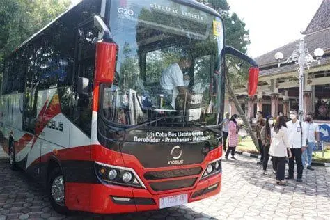 Bus Listrik Merah Putih Bus listrik buatan Indonesia untuk transportasi hijau