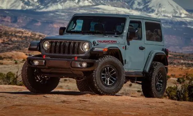 Eksterior Jeep Rubicon Eksterior Jeep Wrangler Rubicon warna Sarge Green di medan off-road