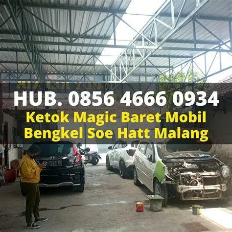 Bengkel Ketok Magic Mobil Suasana di dalam bengkel ketok magic yang sedang mengerjakan mobil penyok