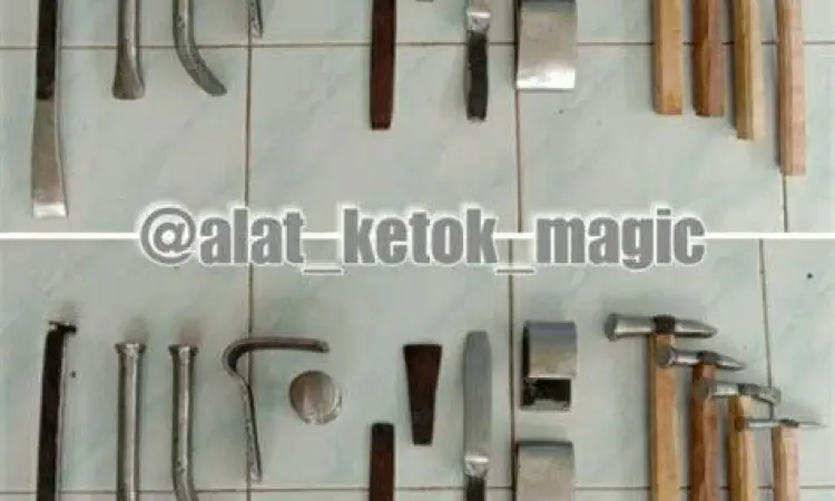 Peralatan tradisional yang digunakan oleh teknisi ketok magic
