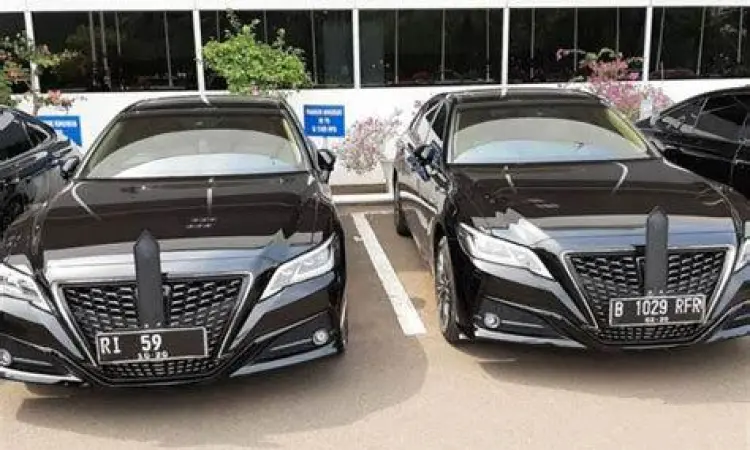 Mobil dinas RI 28 Menteri PPN Bappenas