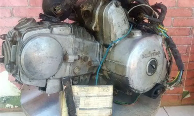 Detail mesin Honda C100 Astrea Grand