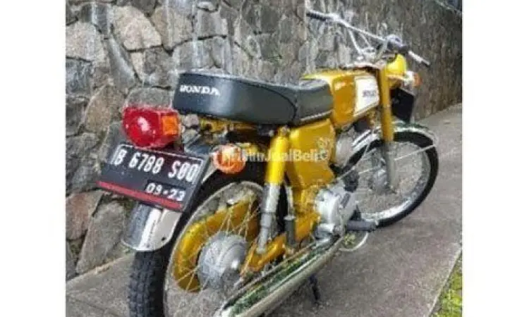 Proses restorasi motor bebek klasik Honda