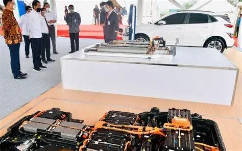 Produksi Baterai Lokal Pembangunan pabrik baterai listrik di Indonesia
