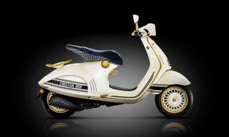 Detail Mewah Vespa Dior Detail motif Dior Oblique pada Vespa 946