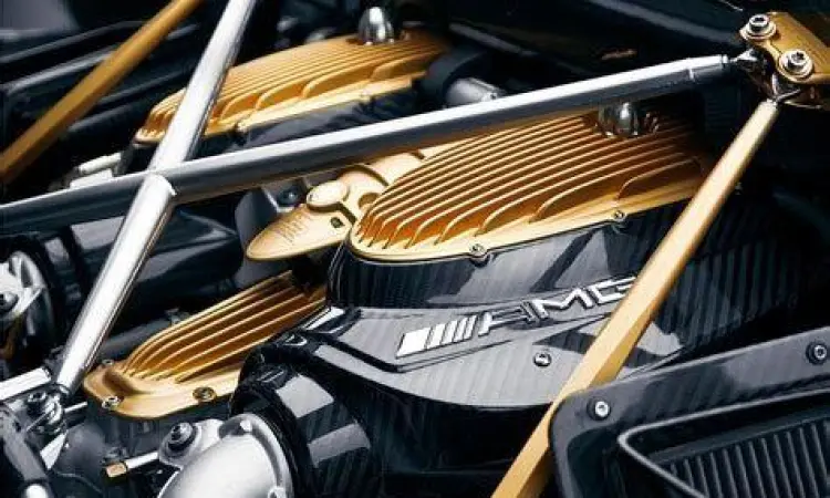 Mesin V12 Pagani Huayra Mesin V12 Twin-Turbo AMG di dalam sasis Pagani Huayra