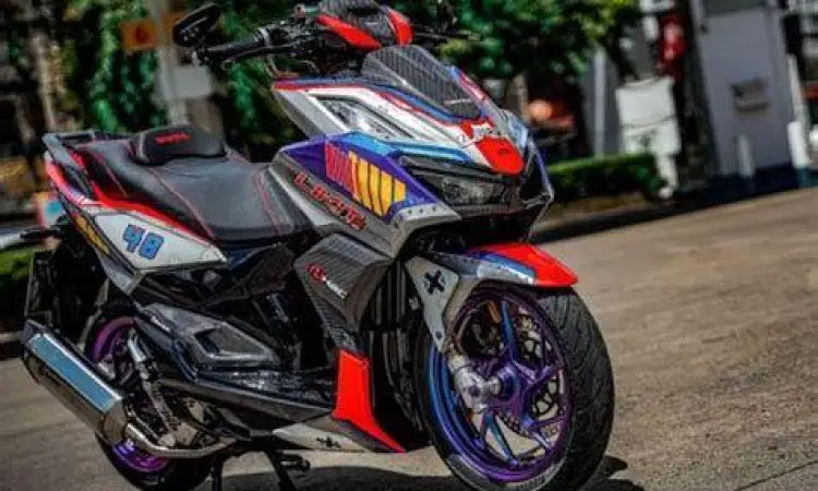 Vario 160 Racing Style Modifikasi Vario 160 gaya racing dengan knalpot brong