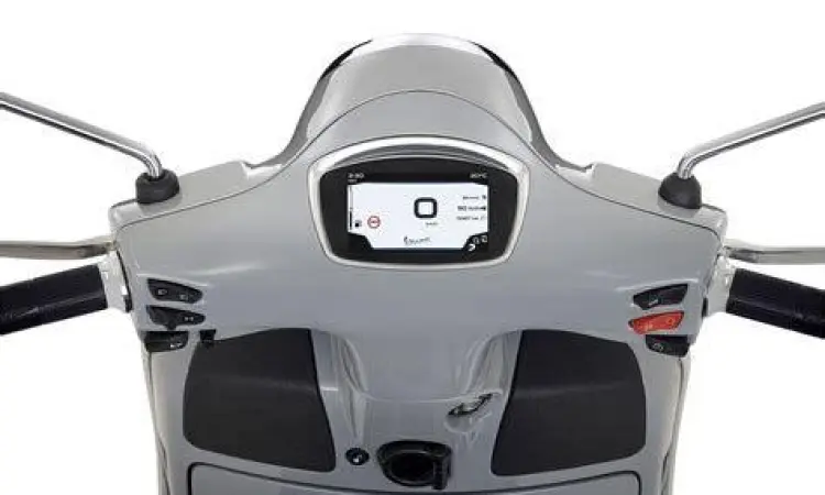 Fitur canggih pada panel instrumen Vespa GTS Super Tech