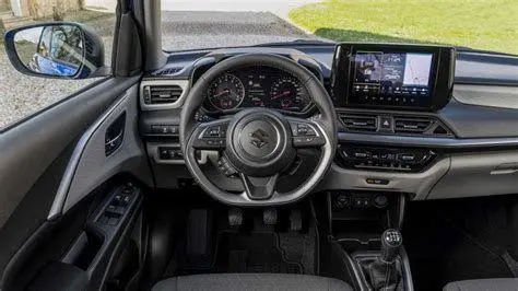 Interior Suzuki Swift 2024 Dashboard Suzuki Swift 2024 dengan layar infotainment 9 inci
