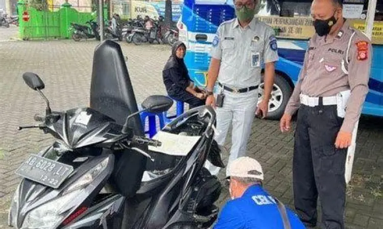 Proses cek fisik motor di Samsat