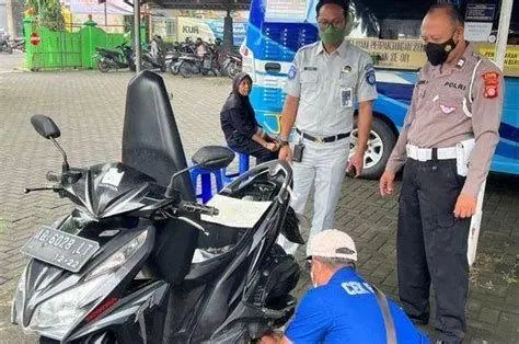 Proses Cek Fisik Vario 125 Proses cek fisik motor di Samsat