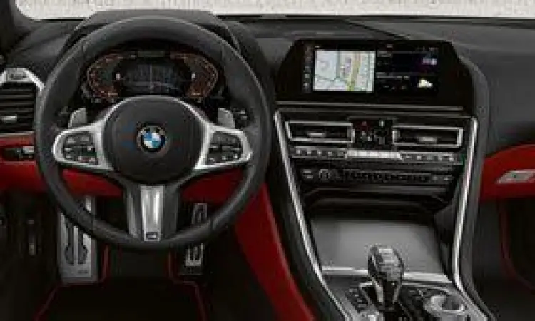 BMW Interior Luxury Interior mewah BMW Seri 8 dengan layar lengkung