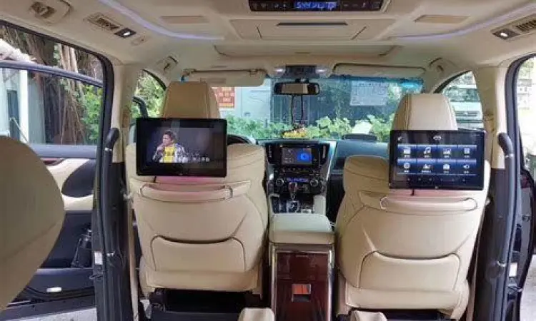 Layar hiburan di kabin belakang Toyota Alphard