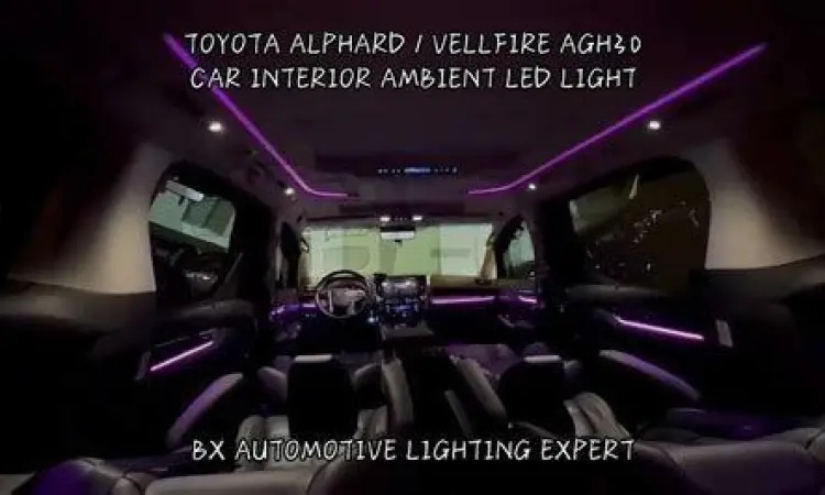 Lampu ambient interior Toyota Alphard saat malam hari