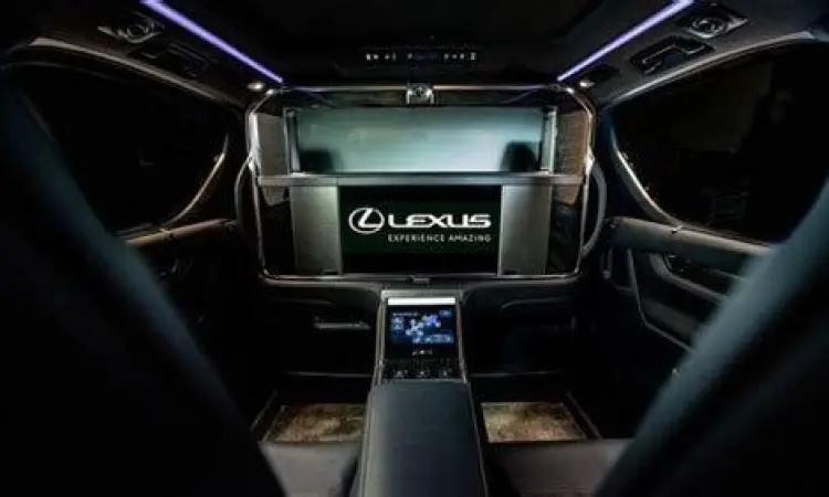 Lexus LM350 Entertainment System Layar 26 inci pada partisi Lexus LM350 4-seater