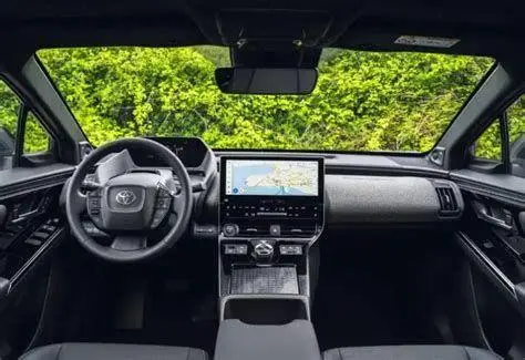 Interior Toyota bZ4X Interior mewah Toyota bZ4X dengan dashboard futuristik