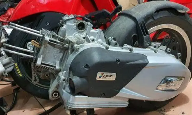 Detail mesin Vespa matic i-get