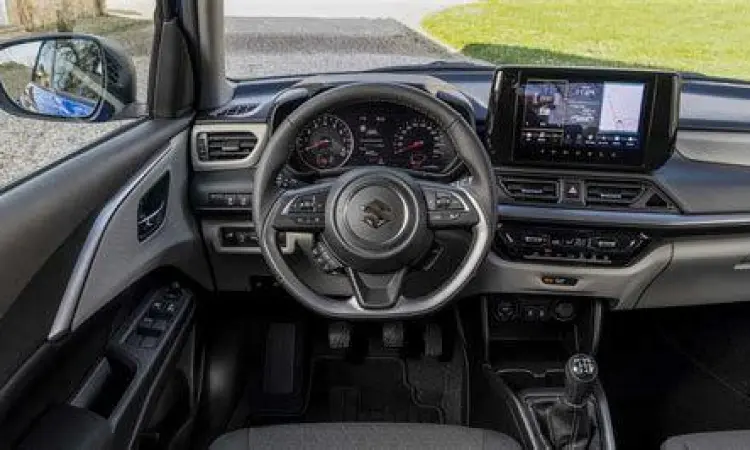 Dashboard Suzuki Swift baru dengan layar 9 inci