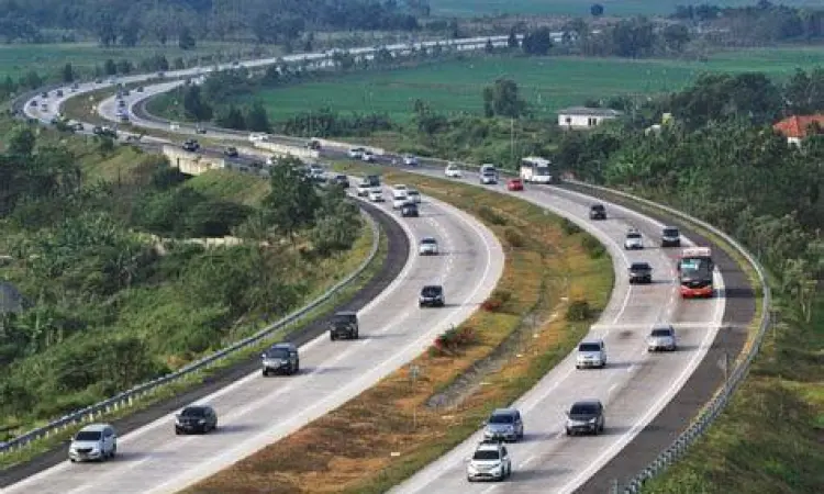 Pemandangan indah di sepanjang jalan tol Trans Jawa