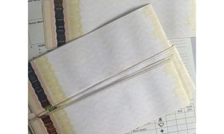 Proses Cek Fisik Petugas melakukan cek fisik nomor rangka kendaraan