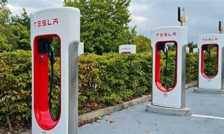 Stasiun pengisian daya Tesla Supercharger di Jakarta