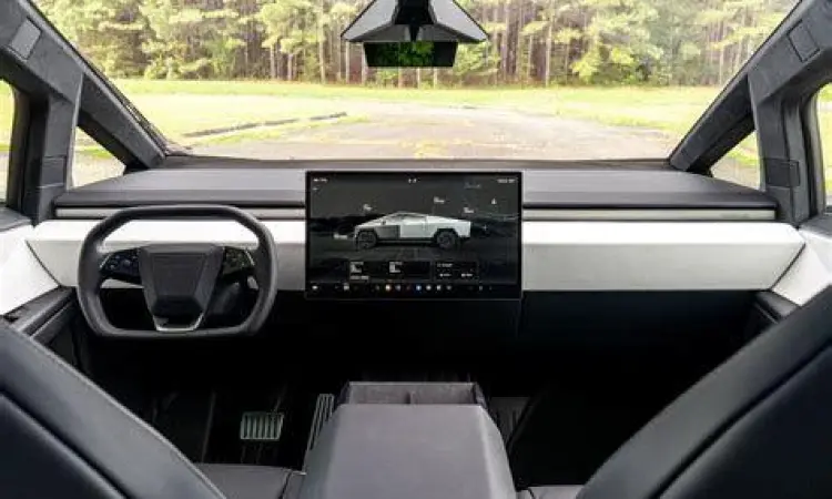 Interior Tesla Cybertruck Interior minimalis Tesla Cybertruck dengan layar sentuh besar