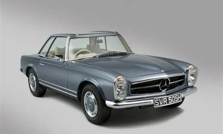 Proses restorasi mobil Mercedes klasik