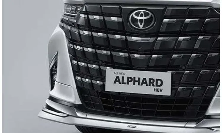 Detail desain grille depan Toyota Alphard terbaru