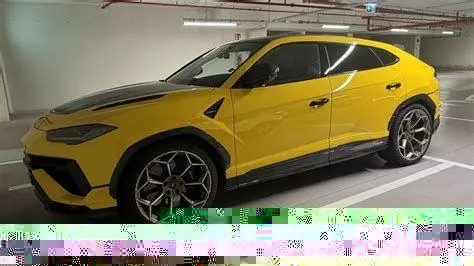 Lamborghini Urus Performante Lamborghini Urus Performante biru di jalan raya