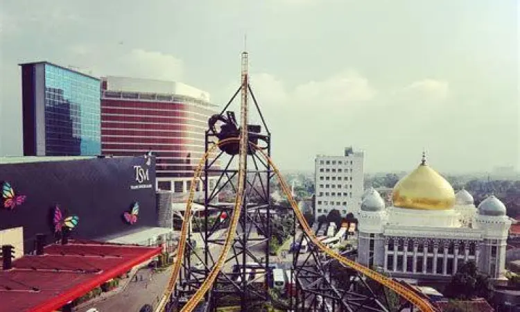 Yamaha Racing Coaster TSB Wahana Yamaha Racing Coaster yang memicu adrenalin