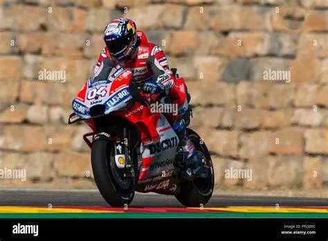 Dovizioso dan Ducati Andrea Dovizioso memacu motor Ducati Desmosedici di lintasan